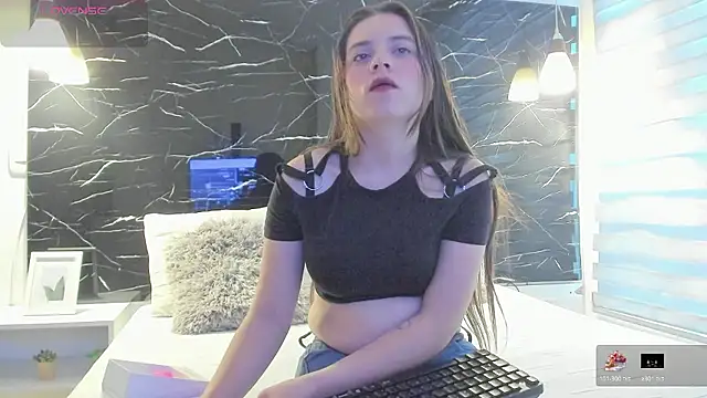 ZOE LE online show from January 9, 11:39 am