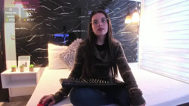 ZOE LE online show from October 26, 11:54 am