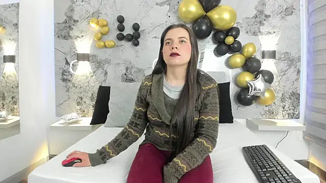 ZOE LE online show from April 14, 9:03 am