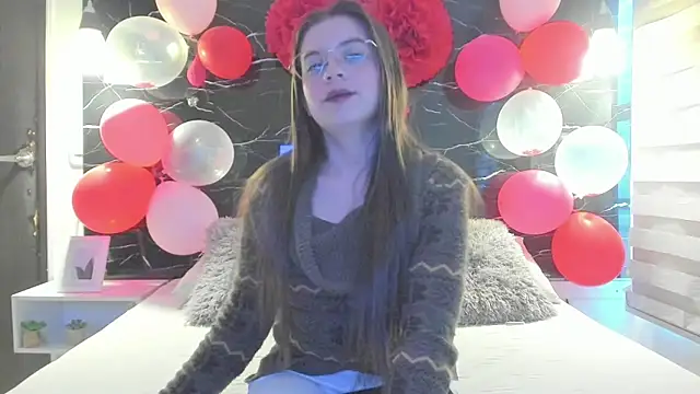 ZOE LE online show from February 20, 11:45 am