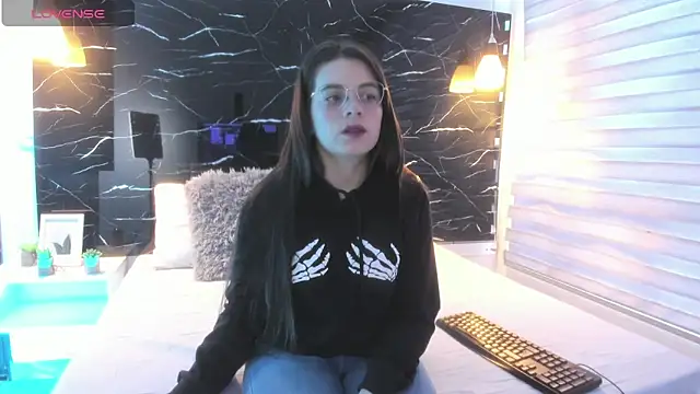 ZOE LE online show from November 7, 11:26 am