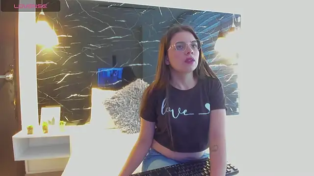 ZOE LE online show from October 21, 11:42 am