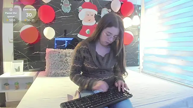 ZOE LE online show from December 18, 11:36 am