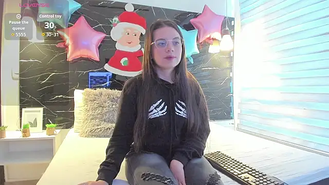 ZOE LE online show from December 3, 11:42 am