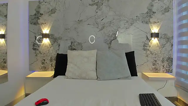 ZOE LE online show from April 9, 11:49 am