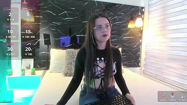 ZOE LE online show from November 10, 11:37 am