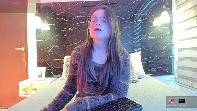 ZOE LE online show from March 9, 11:58 am