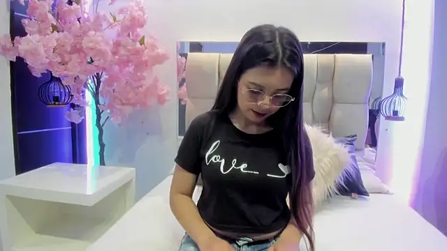 ZOE LE online show from November 17, 11:36 am