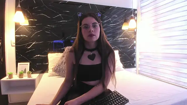 ZOE LE online show from October 27, 11:44 am