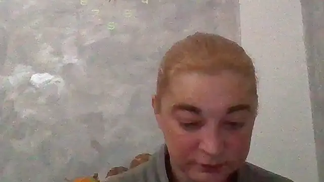 Snapshot of GoldenAngelMilf chatting on January 6, 5:33 am GoldenAngelMilf online show from January 6, 5:33 am