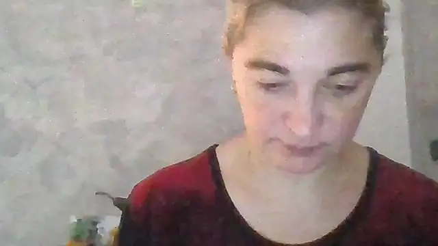 Snapshot of GoldenAngelMilf chatting on November 3, 8:51 am GoldenAngelMilf online show from November 3, 8:51 am