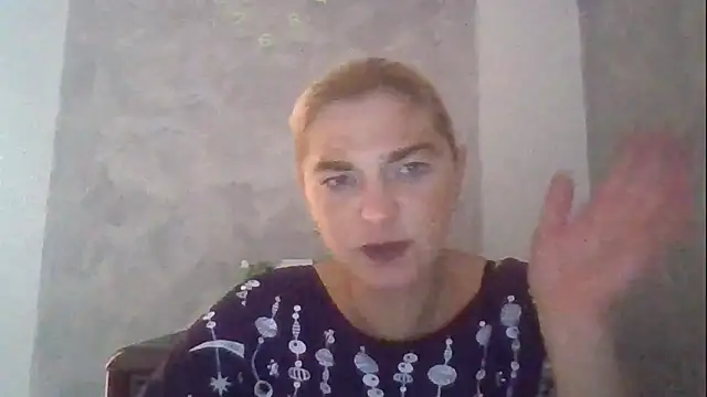 Snapshot of GoldenAngelMilf chatting on October 3, 9:33 am GoldenAngelMilf online show from October 3, 9:33 am