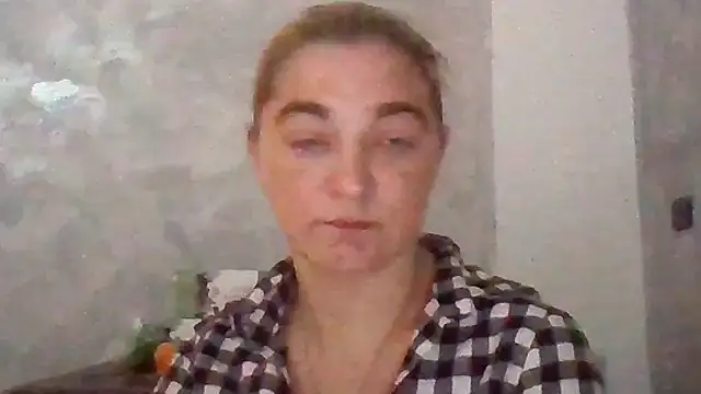 Snapshot of GoldenAngelMilf chatting on October 21, 3:50 am GoldenAngelMilf online show from October 21, 3:50 am