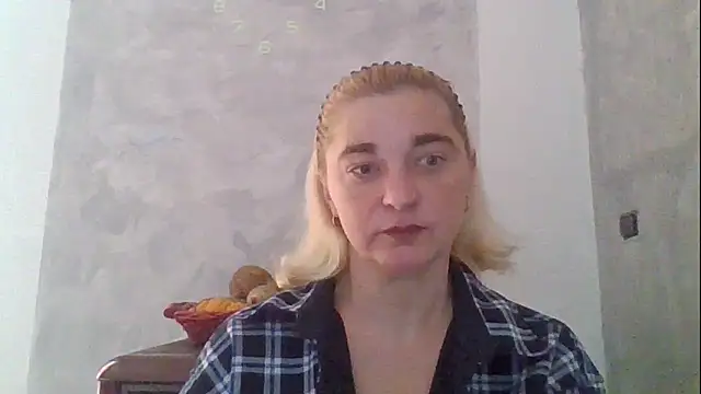 Snapshot of GoldenAngelMilf chatting on February 3, 12:21 pm GoldenAngelMilf online show from February 3, 12:21 pm