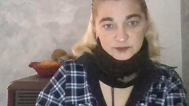 Snapshot of GoldenAngelMilf chatting on February 2, 3:00 pm GoldenAngelMilf online show from February 2, 3:00 pm