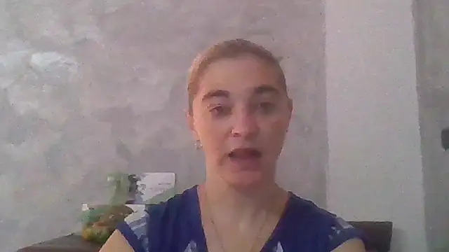 Snapshot of GoldenAngelMilf chatting on October 13, 7:10 am GoldenAngelMilf online show from October 13, 7:10 am
