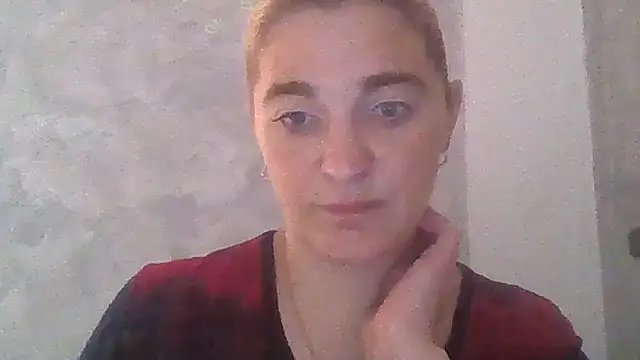 Snapshot of GoldenAngelMilf chatting on October 7, 8:26 am GoldenAngelMilf online show from October 7, 8:26 am