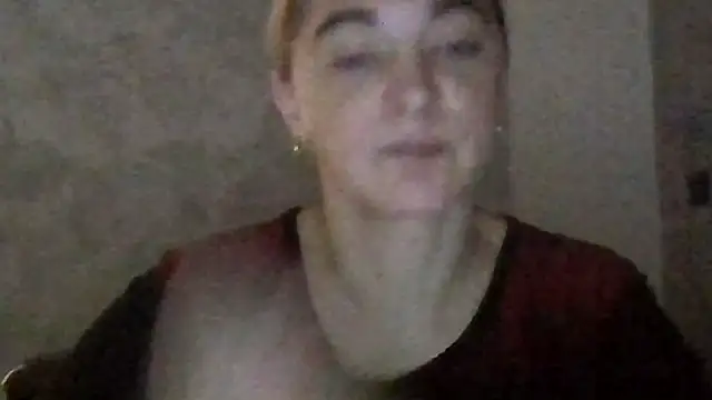 Snapshot of GoldenAngelMilf chatting on November 12, 5:11 am GoldenAngelMilf online show from November 12, 5:11 am