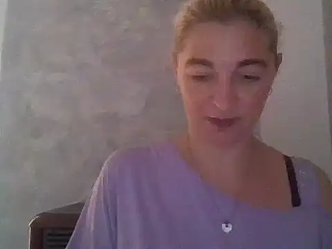 Snapshot of GoldenAngelMilf chatting on September 29, 8:54 am GoldenAngelMilf online show from September 29, 8:54 am