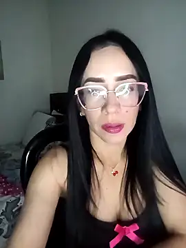 Snapshot of YaraDuartee chatting on April 10, 1:12 am YaraDuartee online show from April 10, 1:12 am