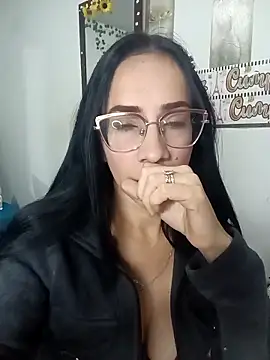 Snapshot of YaraDuartee chatting on January 7, 2:27 am YaraDuartee online show from January 7, 2:27 am