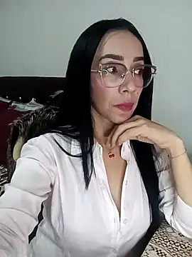 Snapshot of YaraDuartee chatting on March 29, 1:07 am YaraDuartee online show from March 29, 1:07 am