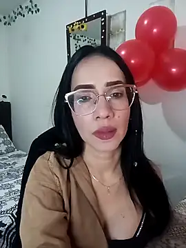 Snapshot of YaraDuartee chatting on February 20, 1:13 am YaraDuartee online show from February 20, 1:13 am