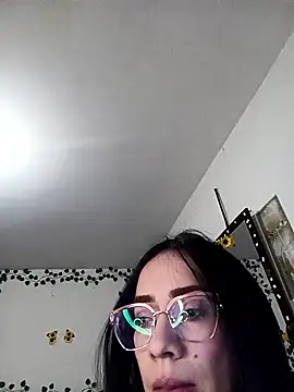 Snapshot of YaraDuartee chatting on January 16, 2:15 am YaraDuartee online show from January 16, 2:15 am