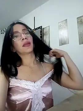 YaraDuartee online show from November 2, 8:47 pm