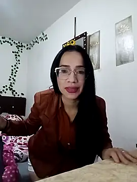 YaraDuartee online show from November 4, 12:42 pm