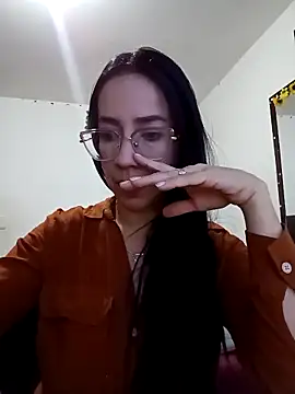 YaraDuartee online show from October 10, 10:54 pm