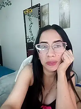 Snapshot of YaraDuartee chatting on December 16, 1:43 am YaraDuartee online show from December 16, 1:43 am