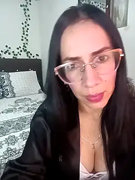 Snapshot of YaraDuartee chatting on March 6, 12:05 am YaraDuartee online show from March 6, 12:05 am