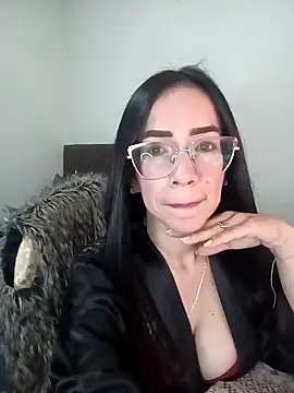 Snapshot of YaraDuartee chatting on March 21, 2:24 am YaraDuartee online show from March 21, 2:24 am