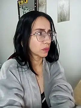 Snapshot of YaraDuartee chatting on December 13, 8:04 pm YaraDuartee online show from December 13, 8:04 pm