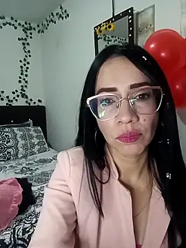 Snapshot of YaraDuartee chatting on February 18, 2:53 am YaraDuartee online show from February 18, 2:53 am