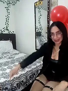 Snapshot of YaraDuartee chatting on February 22, 12:24 am YaraDuartee online show from February 22, 12:24 am