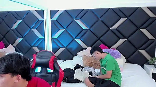 Spaceboys18 online show from November 15, 10:14 pm