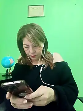 Snapshot of VANESSA__01 chatting on October 17, 12:18 pm VANESSA 01 online show from October 17, 12:18 pm