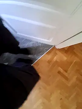 Snapshot of simoghisle87 chatting on October 8, 3:13 pm simoghisle87 online show from October 8, 3:13 pm