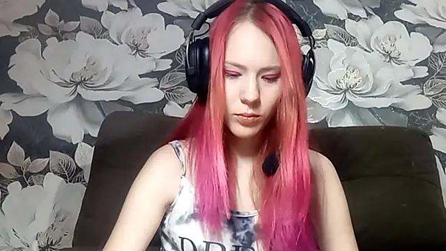 LiaCusson online show from October 20, 5:35 pm