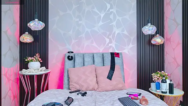 LiaTeylor online show from February 20, 7:05 pm