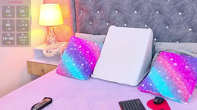 Snapshot of LiaTeylor chatting on October 22, 7:13 pm LiaTeylor online show from October 22, 7:13 pm