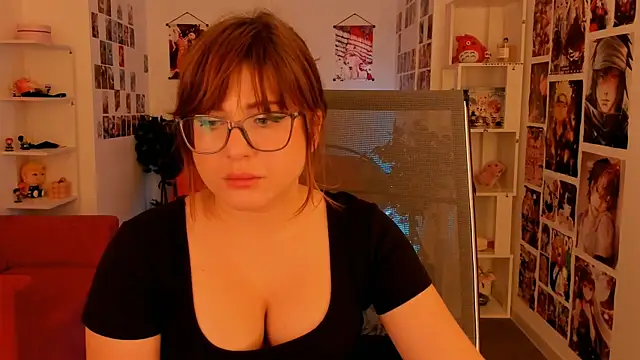 Snapshot of FameyBlum chatting on October 2, 2:20 pm FameyBlum online show from October 2, 2:20 pm