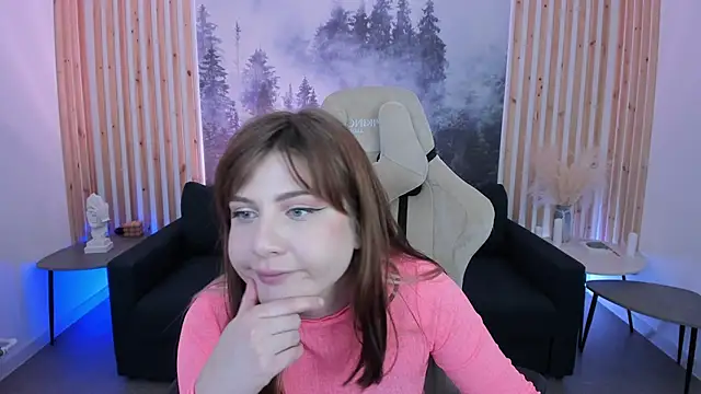 Snapshot of FameyBlum chatting on October 14, 8:48 am FameyBlum online show from October 14, 8:48 am