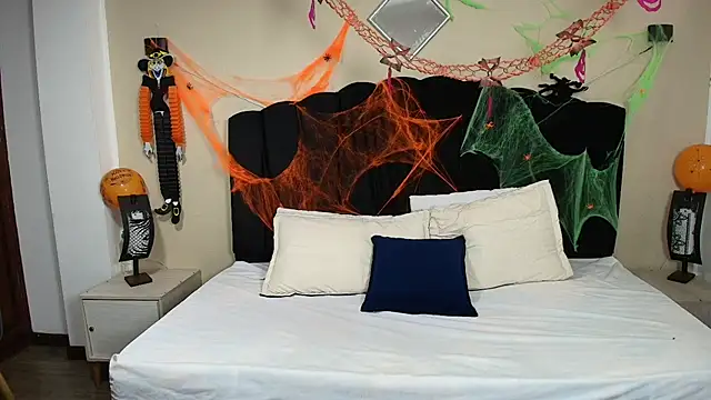 GabySweett  online show from October 25, 1:45 pm