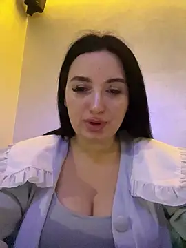 Snapshot of LoveMiQueen1 chatting on October 19, 5:26 pm LoveMiQueen1 online show from October 19, 5:26 pm