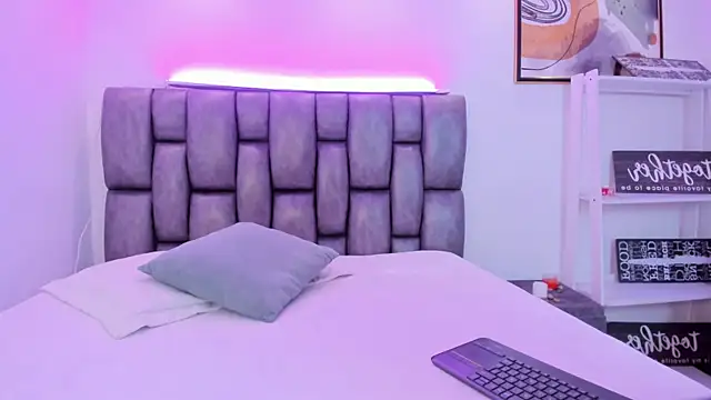 Violet Anders online show from January 10, 6:58 pm