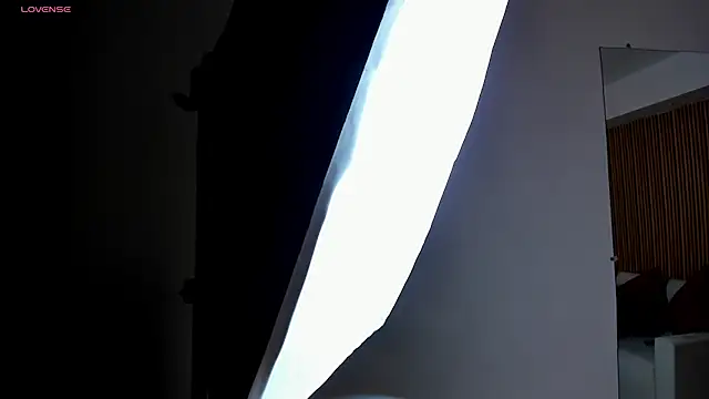 Caroline Millerr online show from November 29, 11:43 am