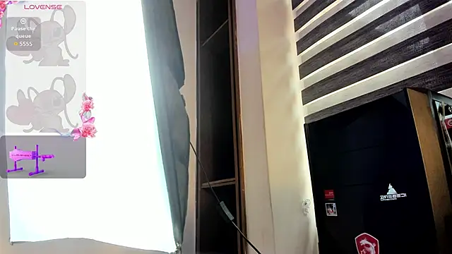 Caroline Millerr online show from November 24, 8:09 pm